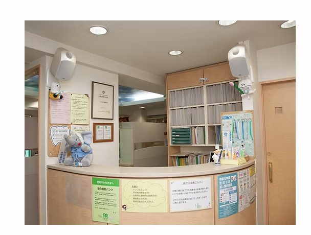 ①医院外観②受付 ③待合室