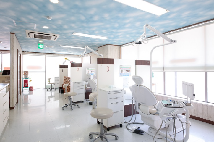 【大和田駅から車で10分】痛みに配慮したスピーディーな治療が魅力のクローバー歯科