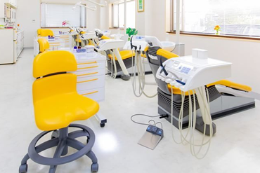 ①外観②診療室③待合室