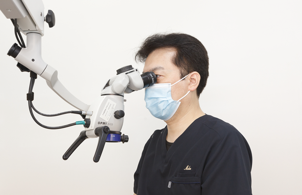 マイクロスコープやCTスキャンを活用し、根管の内部を詳細に確認しながら治療を進めています