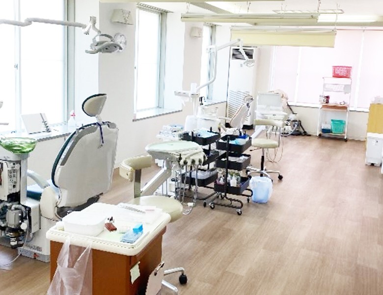 ①外観②受付③診療室