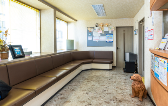 ①外観②待合スペース③治療室