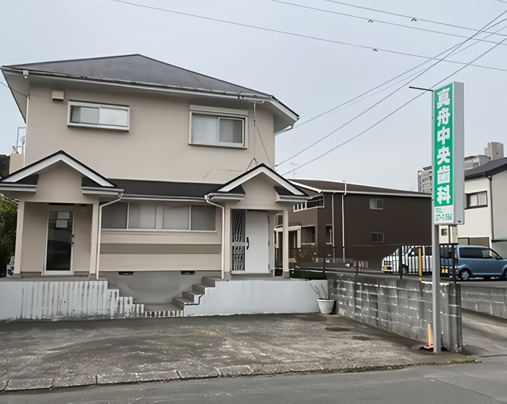 ①外観②駐車場③診療スペース