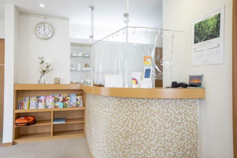 ①外観②受付③診療室