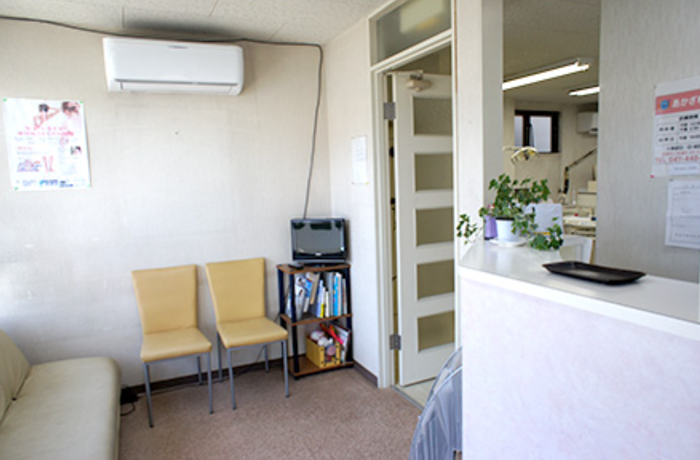 ①クリニック外観②受付③診療室