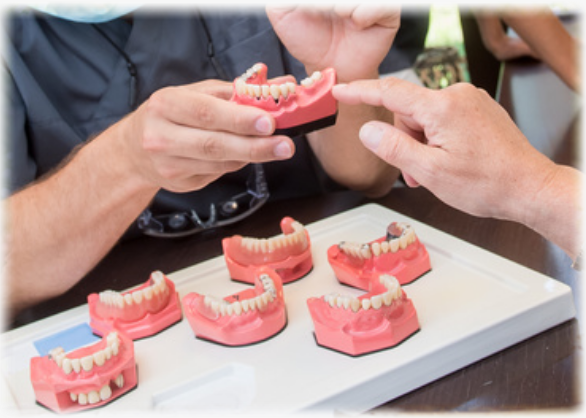 食べ物の食感や熱を感じやすい入れ歯などもあります。