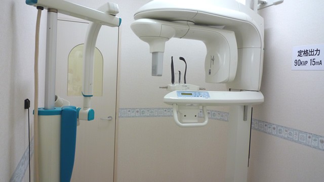 歯科用CTにより顎の骨の状態などを把握します