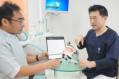 歯科技工士と密接に連携しながら、患者様一人ひとりに合わせた義歯を提供しています