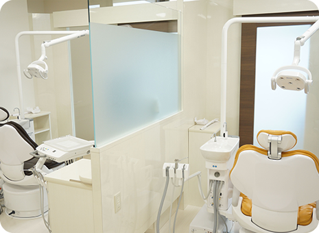 ①リニック外観②受付③診療チェア