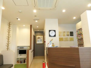 ①外観②受付③診療室