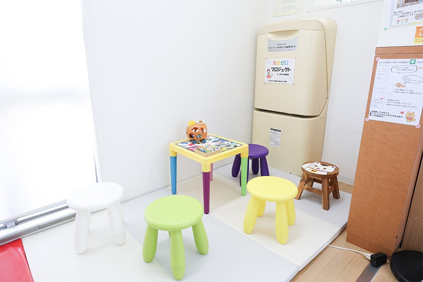 お子様が退屈せず過ごせるキッズスペースです