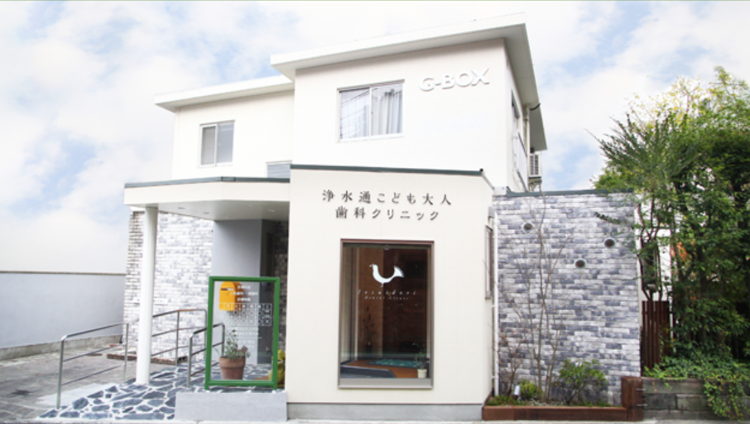 ①クリニック外観　②受付　③待合室