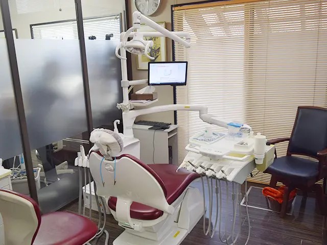 ①外観②受付③診療室