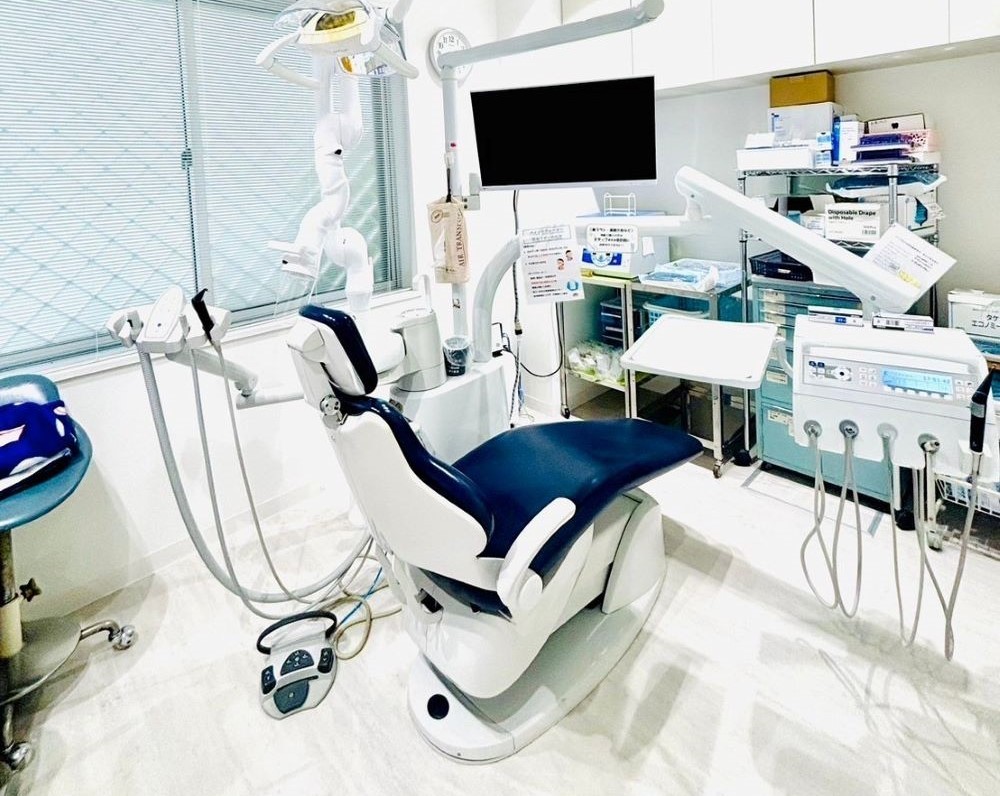 ①外観②受付③診療室