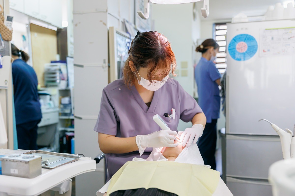 むし歯や歯周病を未然に防ぎ、長期的に安定した口腔環境を維持するため、予防を中心とした診療を行っています。