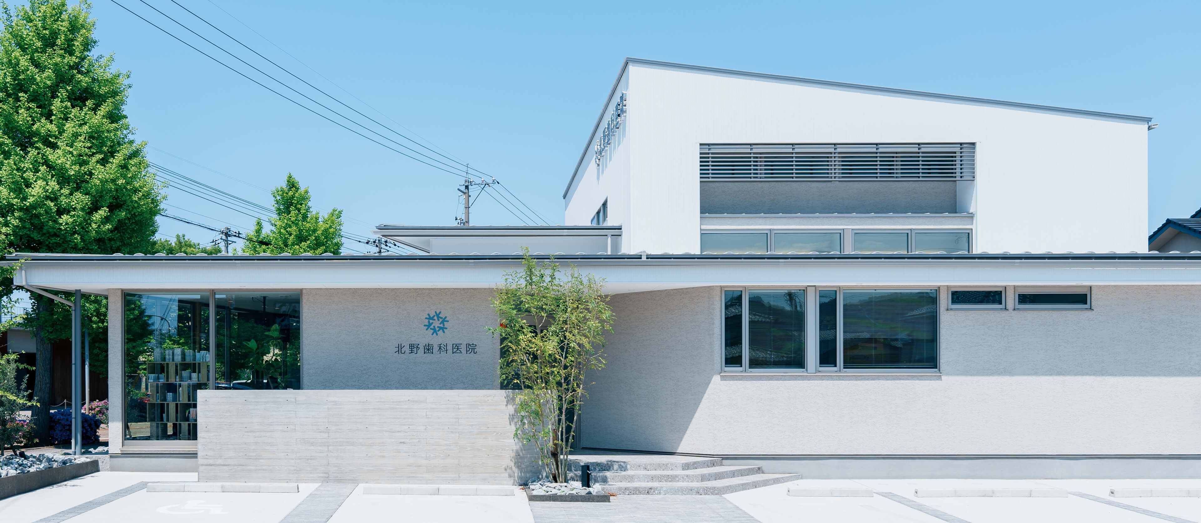 ①外観②受付③診療室