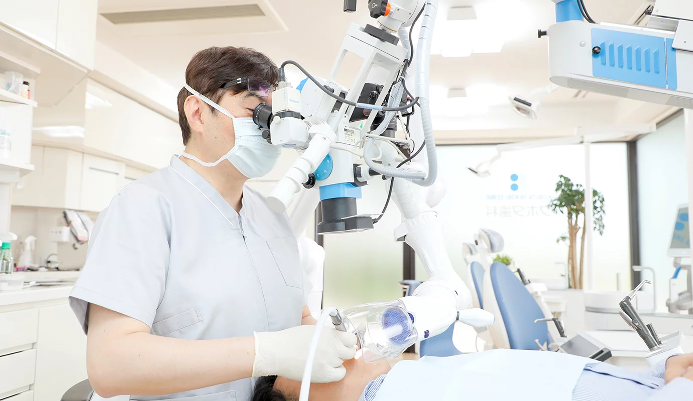 マイクロスコープとラバーダムを駆使した、見逃しのない治療アプローチ