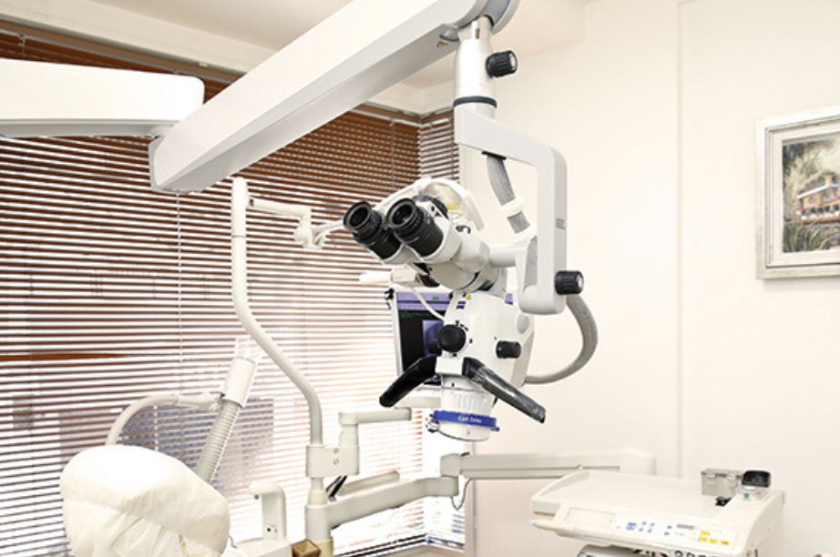 マイクロスコープを使用した精密な治療