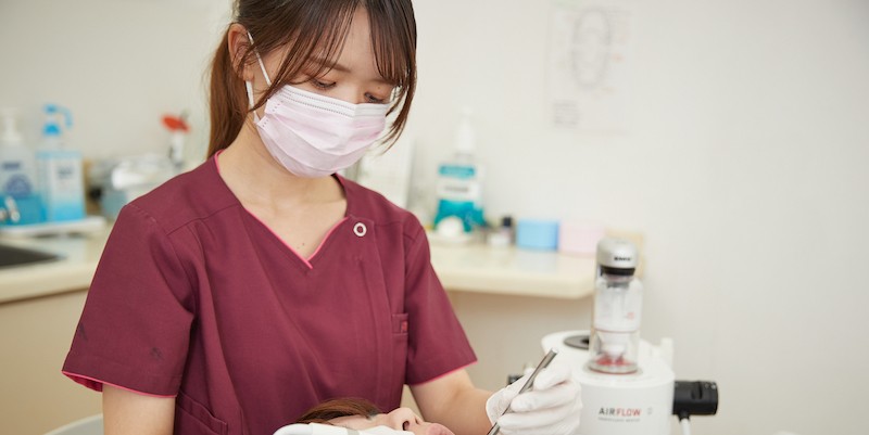 治療と予防の両面から患者様の健康を支え、将来にわたって自分の歯で過ごせる環境づくりをサポートしています。