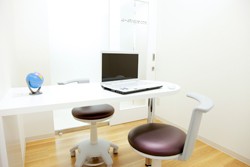 【生駒駅 徒歩3分】日本歯周病学会認定医が在籍し近鉄百貨店3階で通いやすい予防重視の中島歯科医院