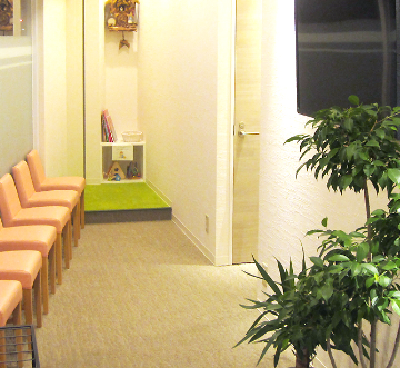 ①歯周病専門医が在籍しています②診療チェア③キッズスペース