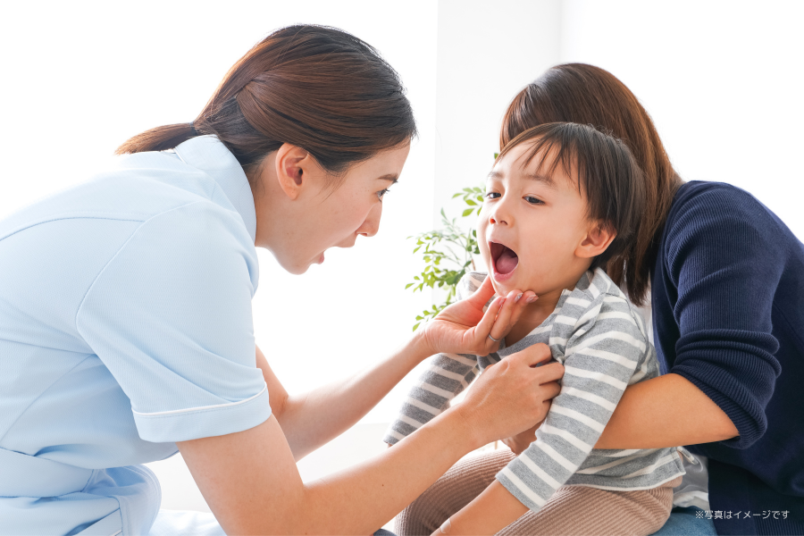 診療台に座ることから始めるなど、段階的に進めることで、お子様の不安を軽減しています