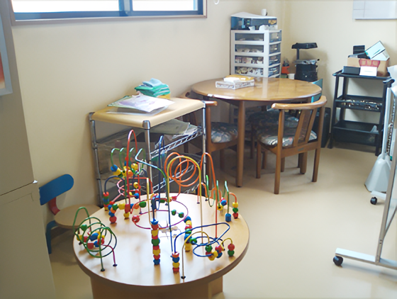 キッズスペースも完備。歯医者嫌いの子もお越しください