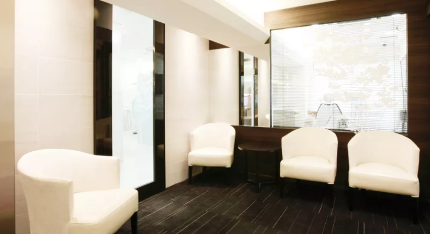 ①受付②待合室③診療室