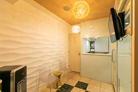 【入谷駅2番出口より徒歩1分】オーダーメイドの最新治療で患者様のご希望に沿った治療を提供する「清水歯科クリニック」