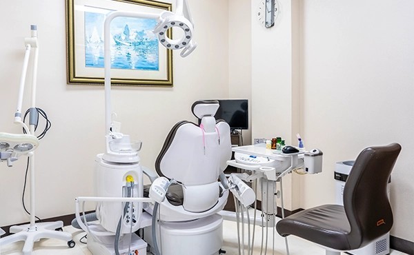 ①診療室　②手術室　③歯科用CT