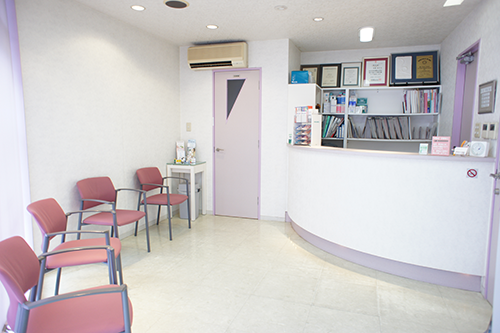 ①外観②受付③診療チェア