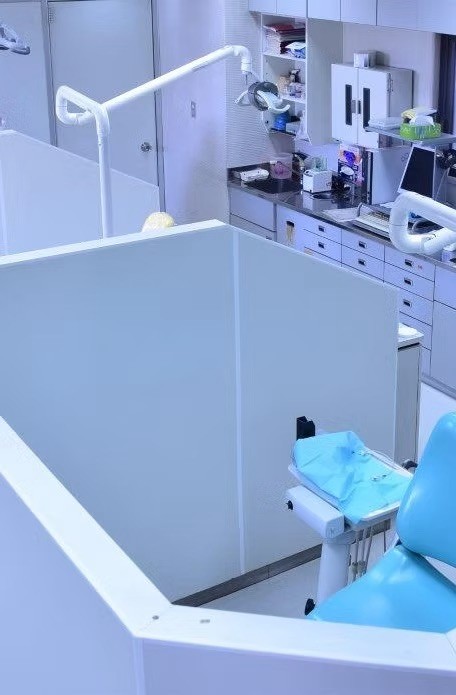 ①医院外観②診療室③訪問診療に対応