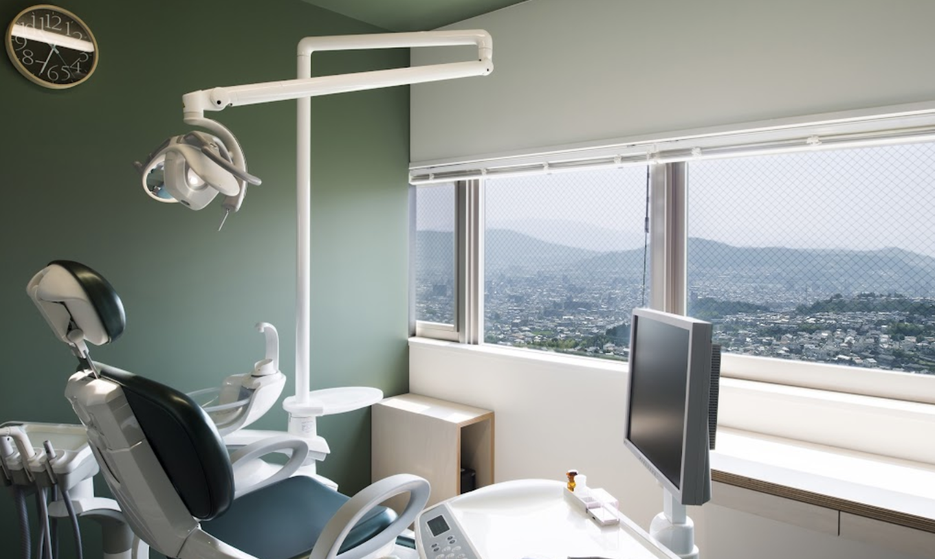 【土曜日診療あり】患者様のご希望やお悩みの内容などをしっかり伺い、お気持ちに寄り添った治療を提案する「春日野歯科クリニック」