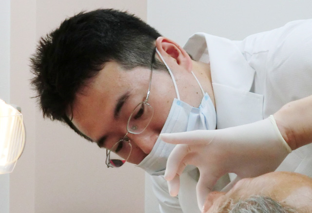 院長の牛田 恭司