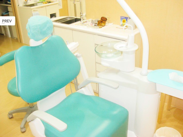 親知らずの抜歯をはじめ、顎を動かした際に生じる痛みや違和感、口が開きにくいといった症状に対する診療を行っています。