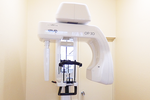 歯科用CTにより歯や顎の骨を立体的に把握しています