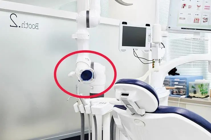 口腔外バキュームという機器により治療中も清潔に保たれます