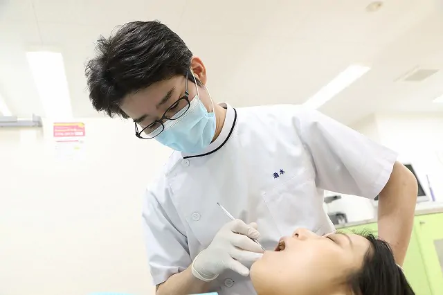 歯科医院と同等レベルの診療を提供します。