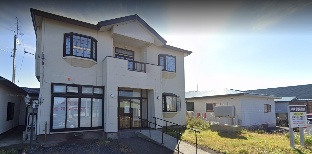 ①クリニック外観　②診察室　③治療器具※写真はイメージです。