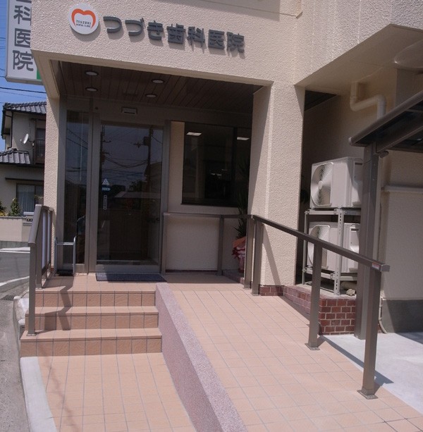 ①医院入口②受付③待合室