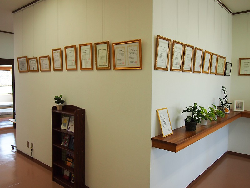 削る量を最小限に抑えながら歯の保存を目指し、患者様の歯が本来持つ機能を長く維持できるよう丁寧に治療を進めています。