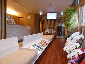 華やかな待合室となっています