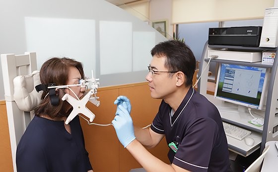 日本顎咬合学会の認定医である院長が治療を行います
