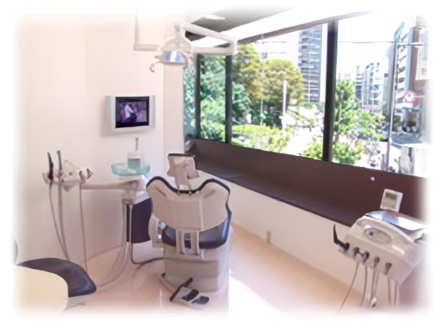 オフィスホワイトニングでは、紫外線や赤外線をほぼカットした発熱の少ない機器を使用しています