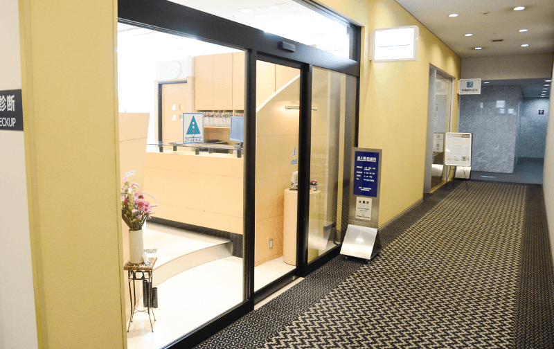 ①クリニック入り口②受付③診療室