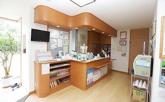 ①外観②受付③診療室
