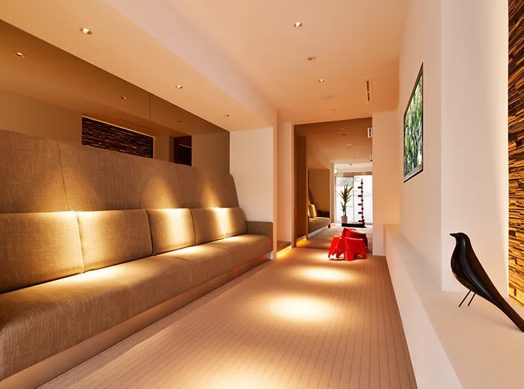 ①待合室 ②受付 ③医院外観