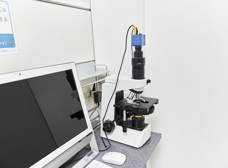 位相差顕微鏡という口腔の細菌を調べる機器です