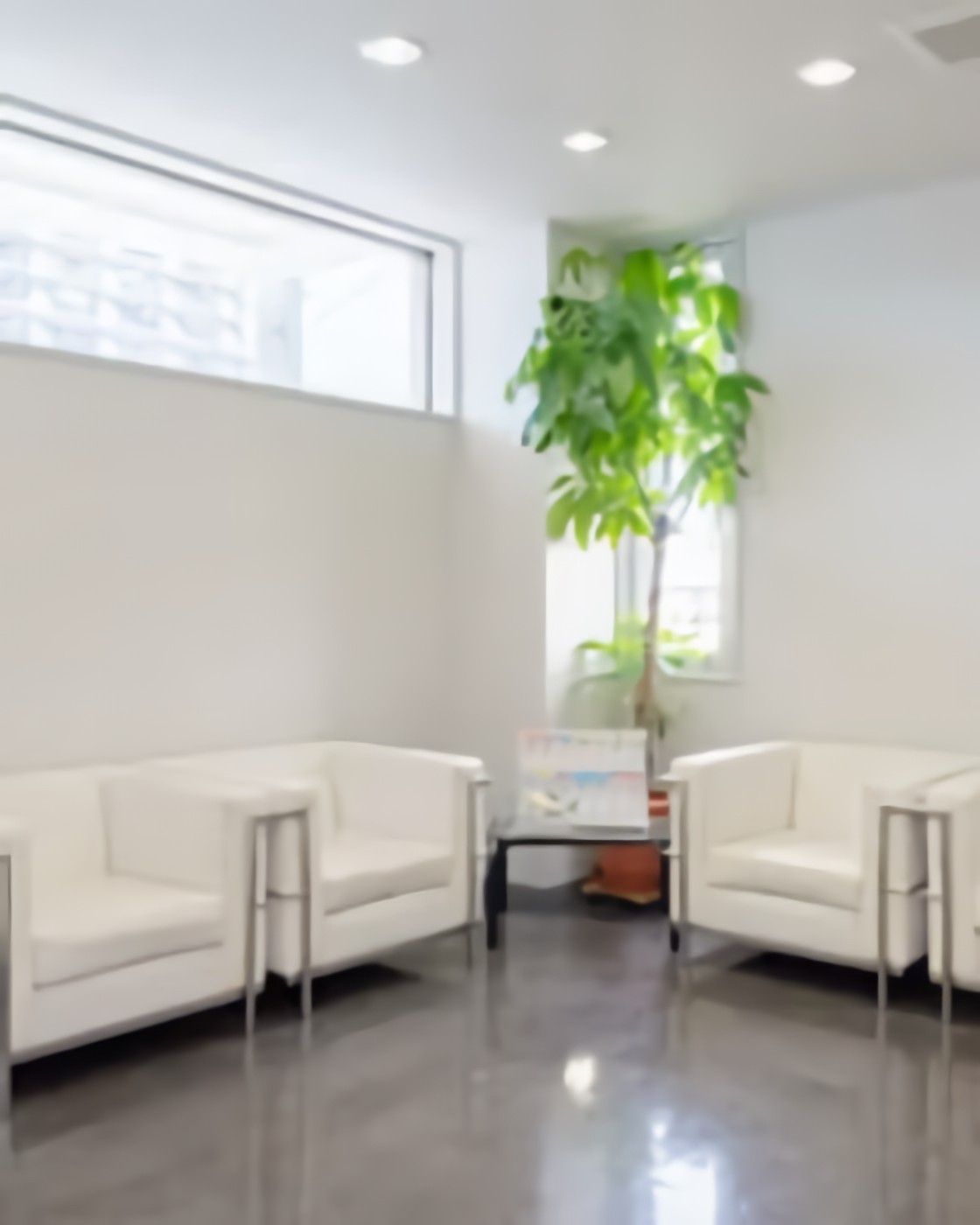 ①医院外観②受付③待合室