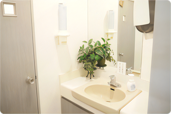 ①受付②待合室③ブラッシングスペース